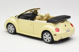 Volkswagen Beetle Kabriolet Rumena Gate 1:18 VW24108 Kovina – slika 7 od 8
