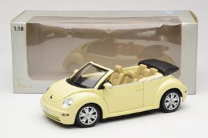 Volkswagen Beetle Kabriolet Rumena Gate 1:18 VW24108 Kovina – slika 8 od 8