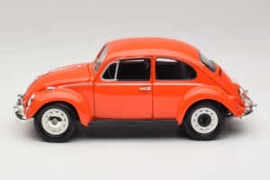 Volkswagen Beetle Oranžen Gremlins Movie Greenlight 1:18 12985 Kovina – slika 4 od 8