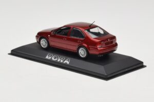 Volkswagen Bora Mk4 Red Metallic Minichamps 1:43 VW003 Kovina – slika 3 od 4