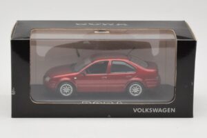 Volkswagen Bora Mk4 Red Metallic Minichamps 1:43 VW003 Kovina – slika 4 od 4