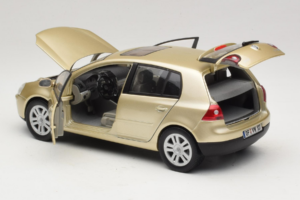 Volkswagen Golf Mk5 Light Bronze Metallic Bburago 1:18 09930201W Kovina – slika 5 od 8
