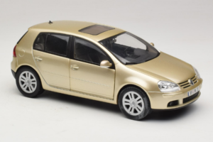 Volkswagen Golf Mk5 Light Bronze Metallic Bburago 1:18 09930201W Kovina – slika 6 od 8