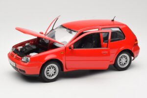 Volkswagen Golf Mk4 GTI Rdeč Revell 1:18 08943 Kovina – slika 2 od 8