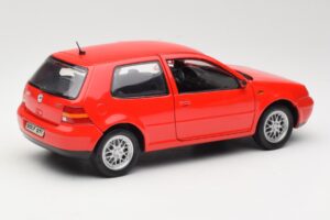 Volkswagen Golf Mk4 GTI Rdeč Revell 1:18 08943 Kovina – slika 3 od 8