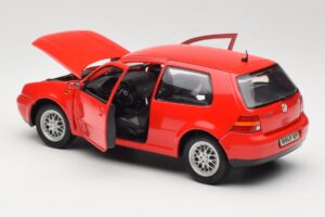 Volkswagen Golf Mk4 GTI Rdeč Revell 1:18 08943 Kovina – slika 5 od 8