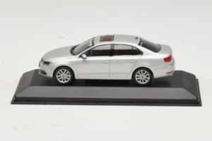 Volkswagen Jetta Mk6 Srebrna Minichamps 1:43 JETTA002 Kovina