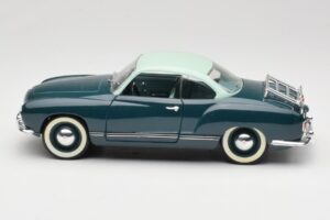 Volkswagen Karmann Ghia Modra Solido 1:18 8061 Kovina – slika 4 od 8