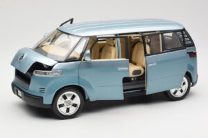 Volkswagen Microbus Concept Svetlozelena Revell 1:18 08444 Kovina – slika 2 od 8