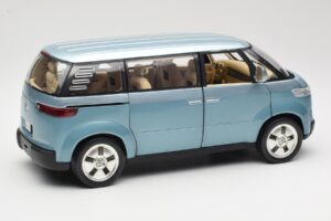 Volkswagen Microbus Concept Svetlozelena Revell 1:18 08444 Kovina – slika 3 od 8