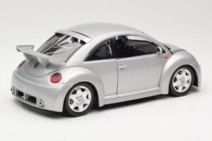Volkswagen New Beetle RSi Srebrna Bburago 1:18 3306 Kovina – slika 3 od 8