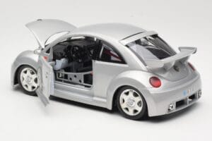 Volkswagen New Beetle RSi Srebrna Bburago 1:18 3306 Kovina – slika 5 od 8