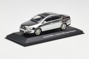 Volkswagen Passat B6 Chrome Silver 10 Years Volkswagen Magazine Minichamps 1:43 PASSAT004 Kovina – slika 2 od 4