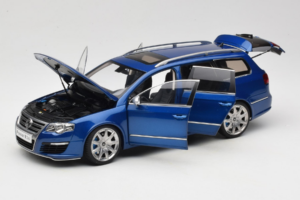 Volkswagen Passat B6 R36 Variant Moder NZG 1:18 KF044 Kovina – slika 2 od 9