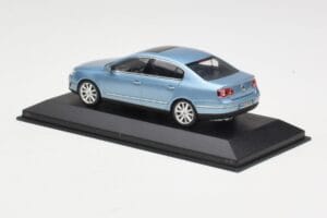 Volkswagen Passat B6 Blue Metallic Minichamps 1:43 PASSAT002 Kovina – slika 3 od 4