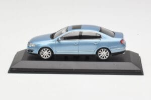 Volkswagen Passat B6 Blue Metallic Minichamps 1:43 PASSAT002 Kovina