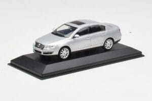 Volkswagen Passat B6 Srebrn Minichamps 1:43 PASSAT003 Kovina – slika 2 od 4