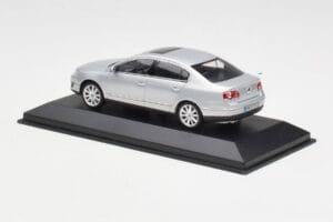 Volkswagen Passat B6 Srebrn Minichamps 1:43 PASSAT003 Kovina – slika 3 od 4