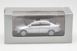 Volkswagen Passat B6 Srebrn Minichamps 1:43 PASSAT003 Kovina – slika 4 od 4