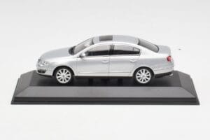 Volkswagen Passat B6 Srebrn Minichamps 1:43 PASSAT003 Kovina