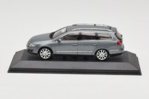 Volkswagen Passat B6 Variant Grey Metallic Minichamps 1:43 PASSAT005 Kovina