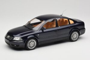 Volkswagen Passat W8 B5.5 Indigo Blue DNA 1:18 DNA000029 Kovina