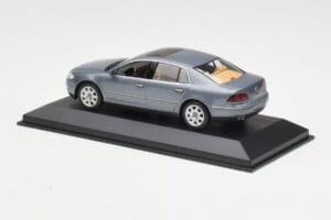 Volkswagen Phaeton 3D Siv Minichamps 1:43 3D0099300GPR7Q Kovina – slika 3 od 4