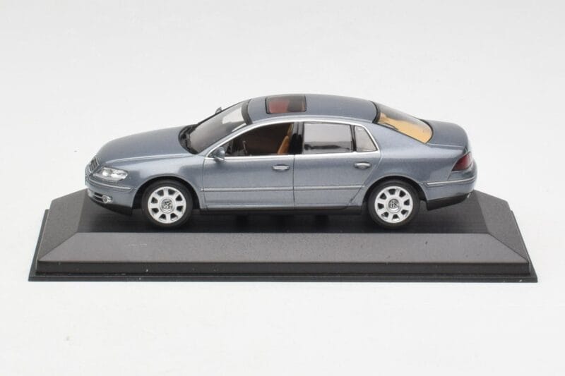 Volkswagen Phaeton 3D Siv Minichamps 1:43 3D0099300GPR7Q Kovina