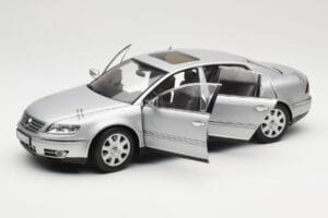 Volkswagen Phaeton D1 Silver Metallic AUTOart 1:18 79742 Kovina – slika 2 od 8
