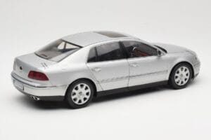 Volkswagen Phaeton D1 Silver Metallic AUTOart 1:18 79742 Kovina – slika 3 od 8