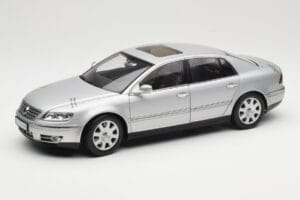 Volkswagen Phaeton D1 Silver Metallic AUTOart 1:18 79742 Kovina