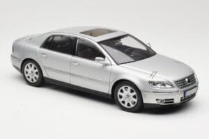 Volkswagen Phaeton D1 Silver Metallic AUTOart 1:18 79742 Kovina – slika 6 od 8