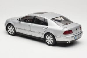 Volkswagen Phaeton D1 Silver Metallic AUTOart 1:18 79742 Kovina – slika 7 od 8