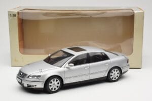 Volkswagen Phaeton D1 Silver Metallic AUTOart 1:18 79742 Kovina – slika 8 od 8