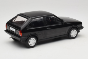 Volkswagen Polo II Coupe G40 Črn MCG 1:18 MCG18524 Kovina – slika 2 od 6