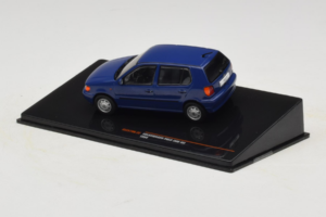 Volkswagen Polo Mk3 Moder IXO 1:43 CLC579N Kovina – slika 3 od 4
