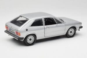 Volkswagen Scirocco GT Mk1 Silver Metallic Revell 1:18 08833 Kovina – slika 3 od 8