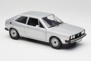 Volkswagen Scirocco GT Mk1 Silver Metallic Revell 1:18 08833 Kovina – slika 6 od 8