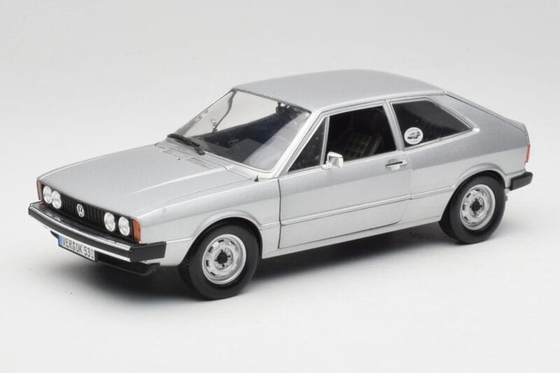 Volkswagen Scirocco GT Mk1 Silver Metallic Revell 1:18 08833 Kovina