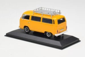 Volkswagen T2 Bus Rumena Minichamps 1:43 400053002 Kovina – slika 3 od 4