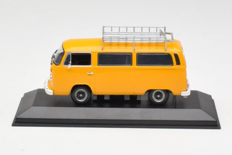Volkswagen T2 Bus Rumena Minichamps 1:43 400053002 Kovina