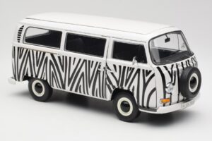 Volkswagen T2a Bus Safari Schuco 1:18 191 Kovina – slika 6 od 8