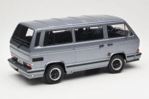 Volkswagen T3 Porsche B32 Minibus Moder KK-Scale 1:18 KKDC180221 Kovina – slika 2 od 6