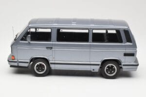 Volkswagen T3 Porsche B32 Minibus Moder KK-Scale 1:18 KKDC180221 Kovina – slika 3 od 6