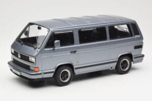 Volkswagen T3 Porsche B32 Minibus Moder KK-Scale 1:18 KKDC180221 Kovina