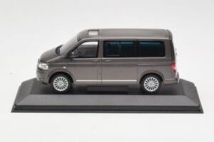 Volkswagen T5 Bus Bronze Metallic Minichamps 1:43 4039378412203 Kovina