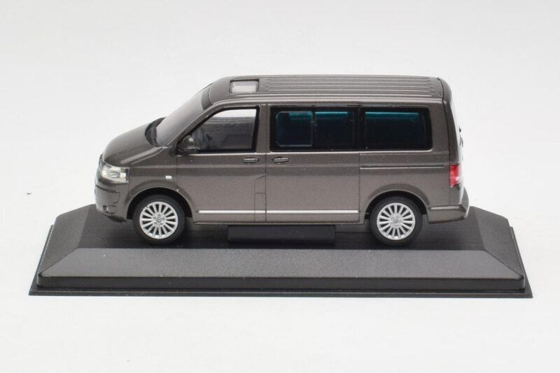 Volkswagen T5 Bus Bronze Metallic Minichamps 1:43 4039378412203 Kovina