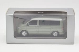 Volkswagen T5 Bus Fresco Green Minichamps 1:43 T5001-B Kovina – slika 4 od 4