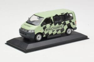 Volkswagen T5 Bus Zelen Minichamps 1:43 T5002 Kovina – slika 2 od 4