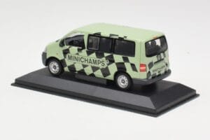 Volkswagen T5 Bus Zelen Minichamps 1:43 T5002 Kovina – slika 3 od 4